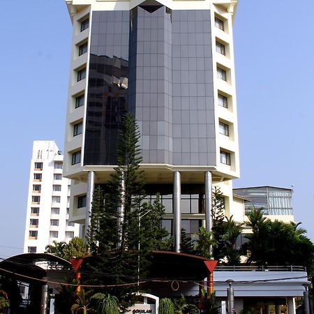 מלון Kochi Gokulam Park מראה חיצוני תמונה